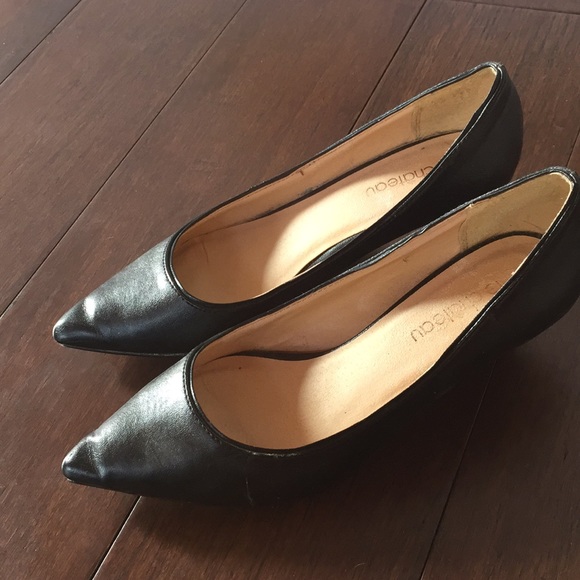 Le Chateau Kitten Heels - Picture 2 of 8